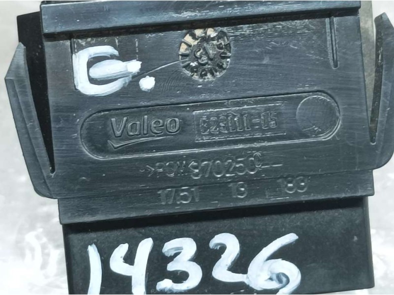 Recambio de interruptor para dacia duster laureate 4x2 referencia OEM IAM 870250  VALEO