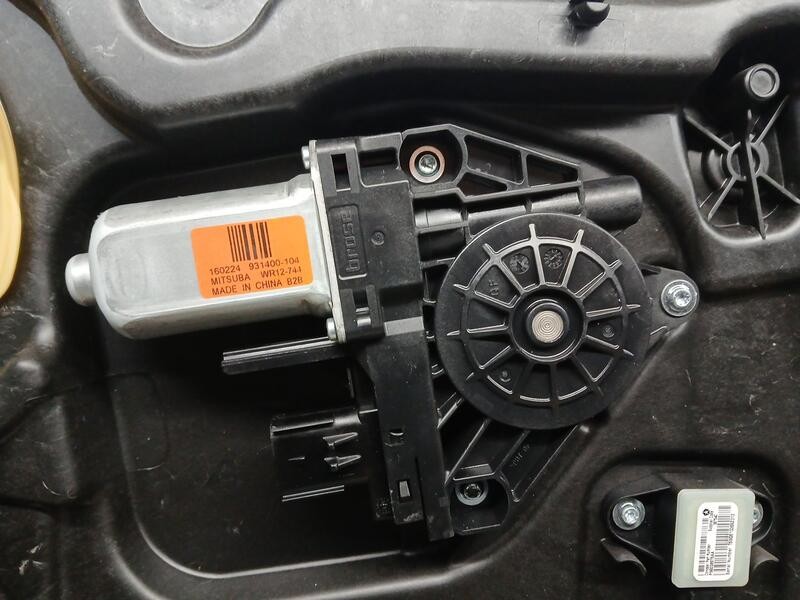 Recambio de elevalunas delantero izquierdo para jeep cherokee limited 4x2 referencia OEM IAM 68227257AA  C68829104