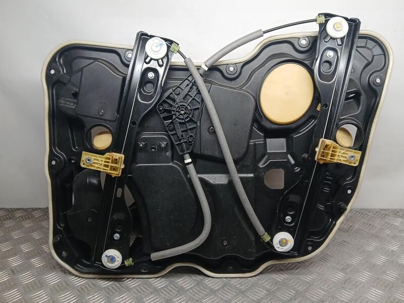 Recambio de elevalunas delantero izquierdo para jeep cherokee limited 4x2 referencia OEM IAM 68227257AA  C68829104