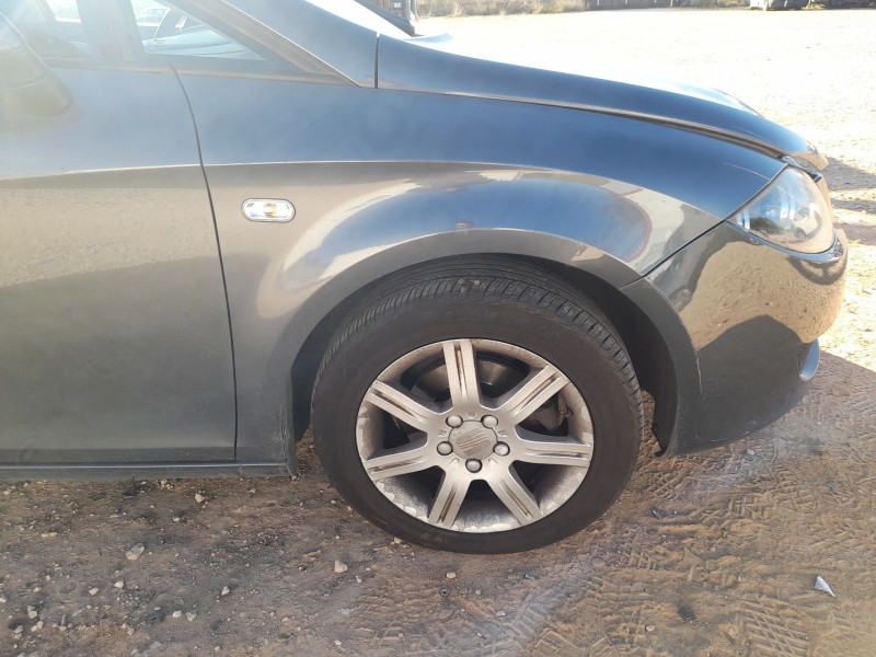 Recambio de aleta delantera derecha para seat leon (1p1) 1.9 tdi referencia OEM IAM 1P0821022A  