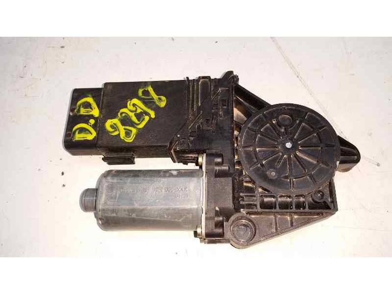 Recambio de motor elevalunas delantero derecho para volkswagen passat berlina (3b3) v6 executive 4motion referencia OEM IAM   