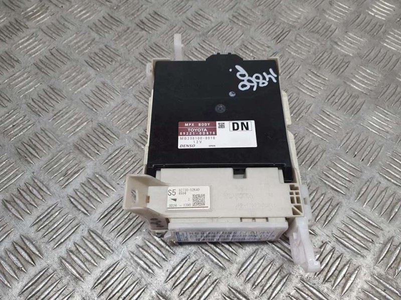 Recambio de modulo electronico para toyota yaris hybrid advance referencia OEM IAM 892210D870 2381008010 DENSO