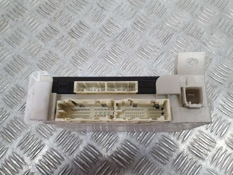 Recambio de modulo electronico para toyota yaris hybrid advance referencia OEM IAM 892210D870 2381008010 DENSO