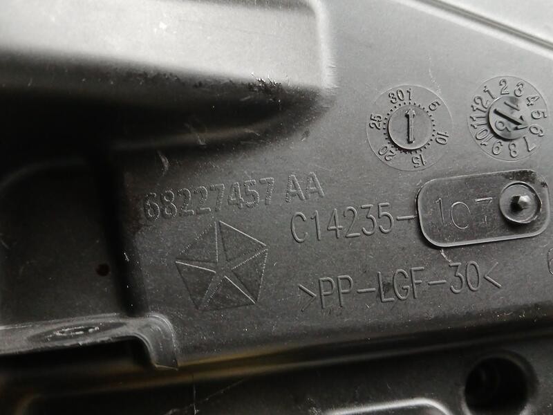 Recambio de elevalunas trasero izquierdo para jeep cherokee limited 4x2 referencia OEM IAM 68227457AA  