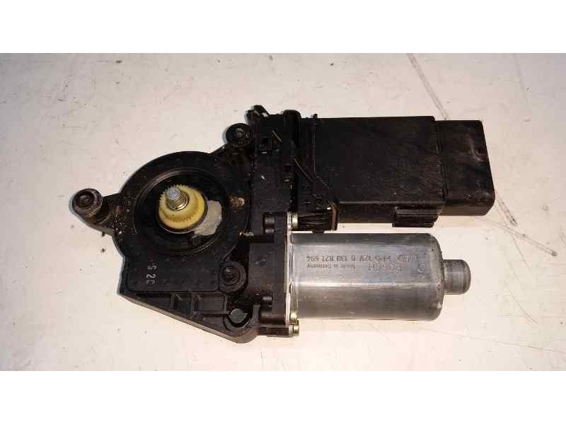 Recambio de motor elevalunas delantero derecho para volkswagen passat berlina (3b3) v6 executive 4motion referencia OEM IAM   
