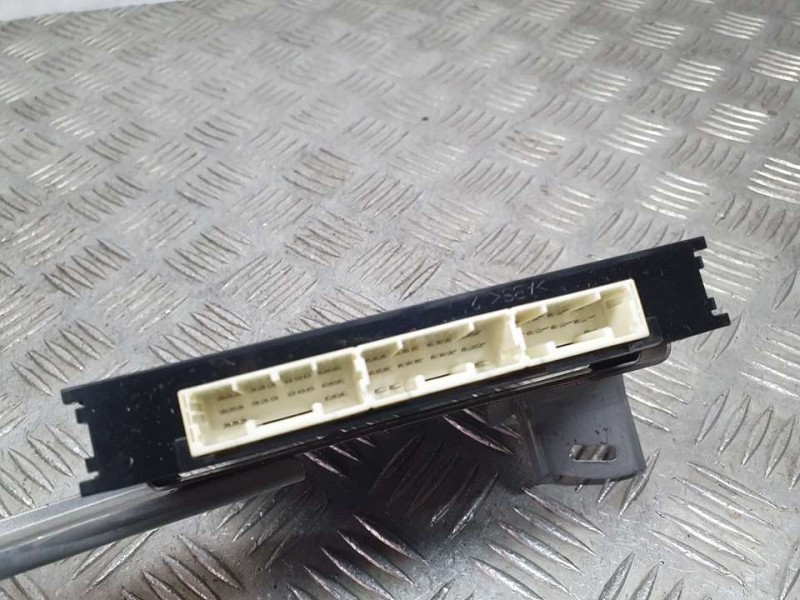 Recambio de modulo electronico para toyota yaris hybrid advance referencia OEM IAM 899900D150 2325009483 DENSO