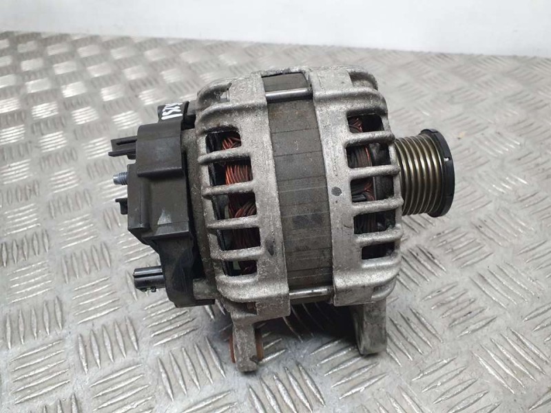 Recambio de alternador para nissan x-trail (t32) acenta referencia OEM IAM 231004BE0AE F000BL0841 BOSCH