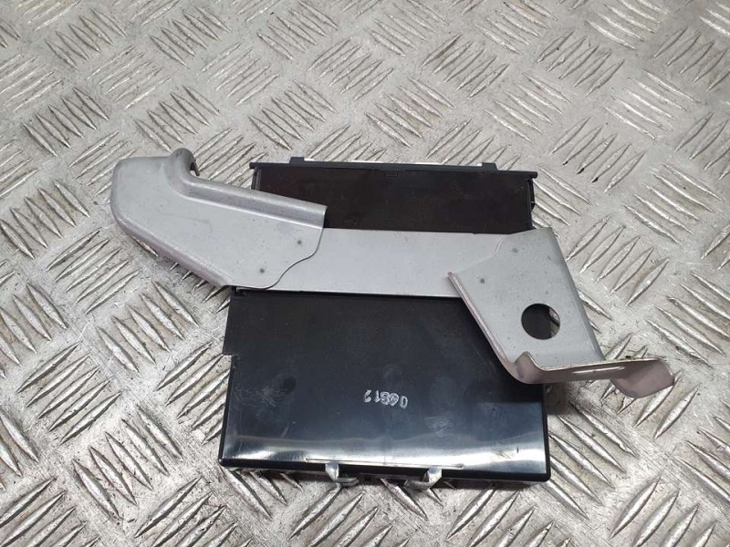 Recambio de modulo electronico para toyota yaris hybrid advance referencia OEM IAM 899900D150 2325009483 DENSO