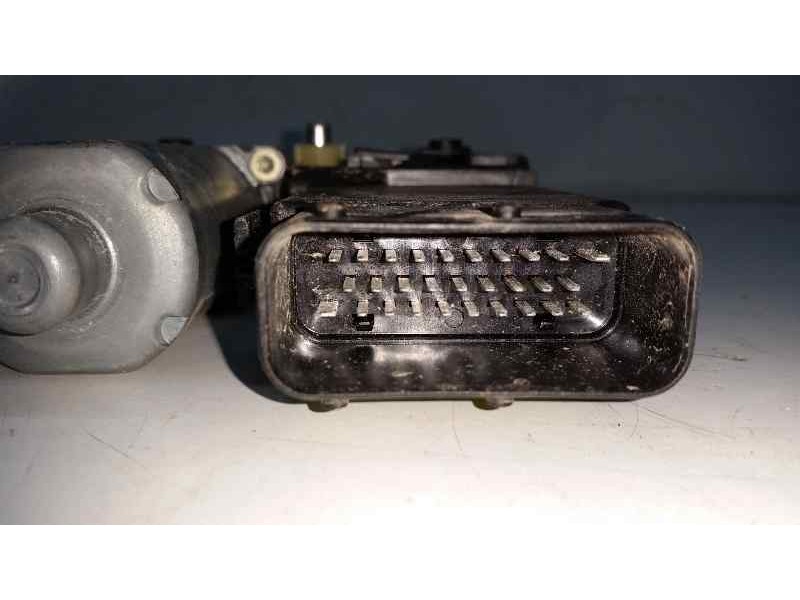 Recambio de motor elevalunas delantero derecho para volkswagen passat berlina (3b3) v6 executive 4motion referencia OEM IAM   