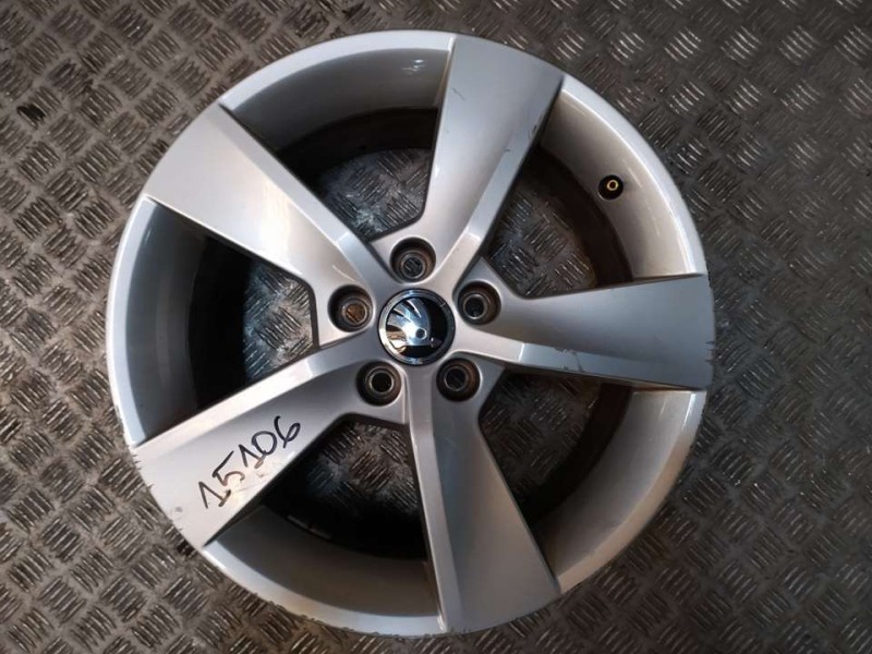 Recambio de llanta para skoda rapid active referencia OEM IAM 7X16 5 TORN ET 46 ALUMINIO 