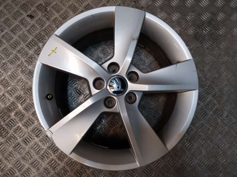 Recambio de llanta para skoda rapid active referencia OEM IAM 7X16 5 TORN ET 46 ALUMINIO 
