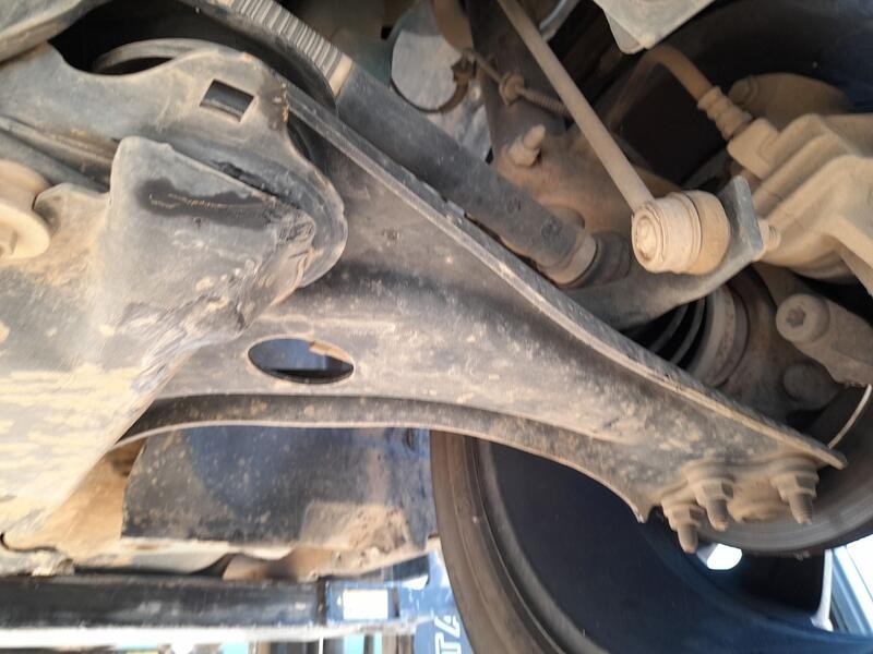 Recambio de brazo suspension inferior delantero izquierdo para citroën c3 iii (sx) 1.2 puretech 82 referencia OEM IAM 9670772080