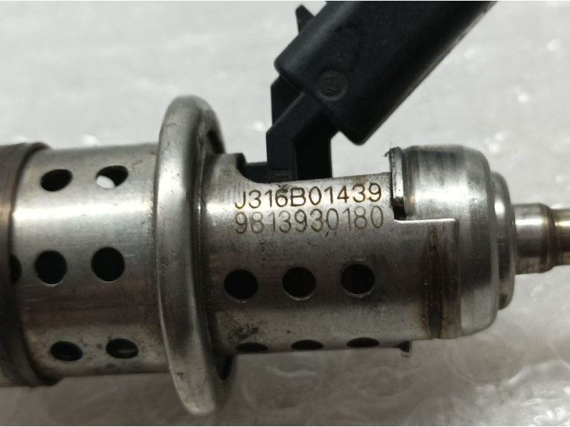 Recambio de inyector adblue para peugeot 3008 gt line referencia OEM IAM 9813930180  