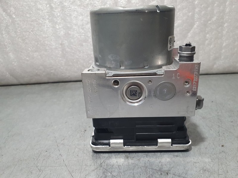 Recambio de abs para volkswagen t-roc bluemotion referencia OEM IAM 5Q0614517GA 10022021544 TOCADO