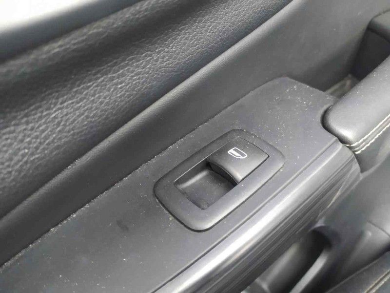 Recambio de mando elevalunas trasero derecho para jeep cherokee limited 4x2 referencia OEM IAM 68214156AC  