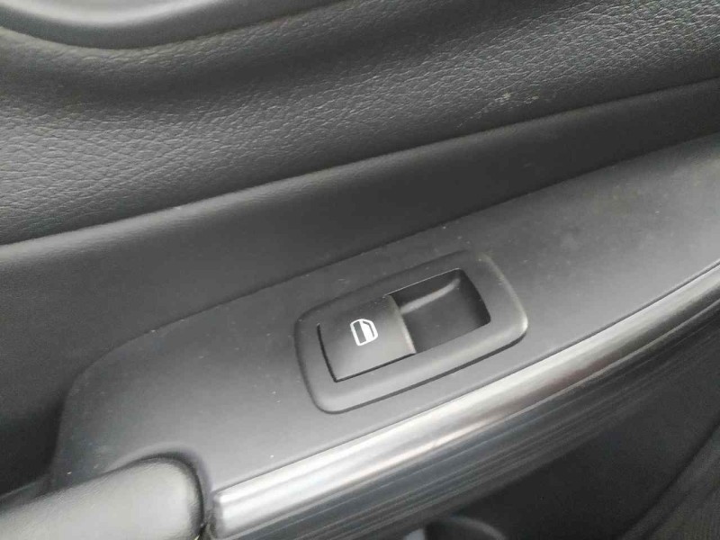 Recambio de mando elevalunas trasero izquierdo para jeep cherokee limited 4x2 referencia OEM IAM 68214156AC  