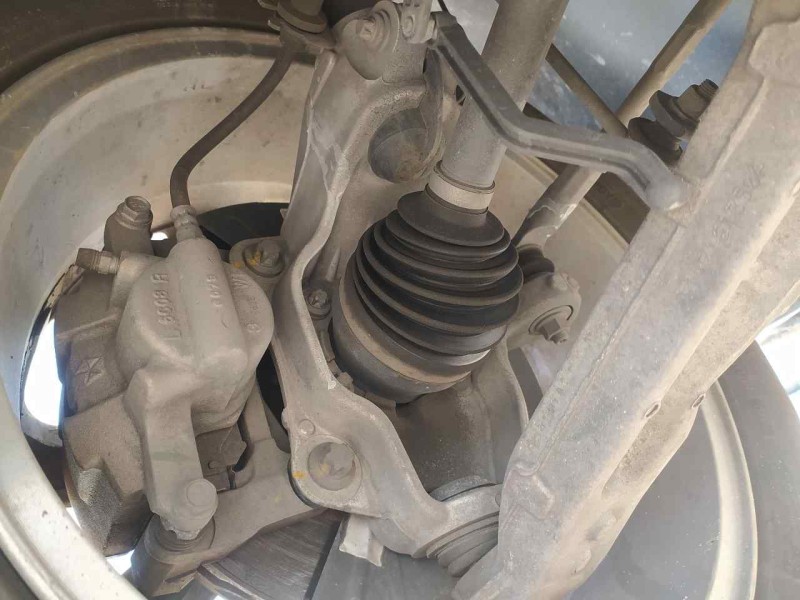 Recambio de mangueta delantera derecha para jeep cherokee limited 4x2 referencia OEM IAM 04787970AA  