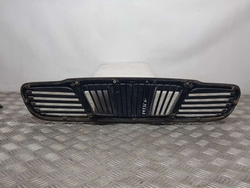 Recambio de rejilla delantera para daewoo lanos se referencia OEM IAM 96215294  