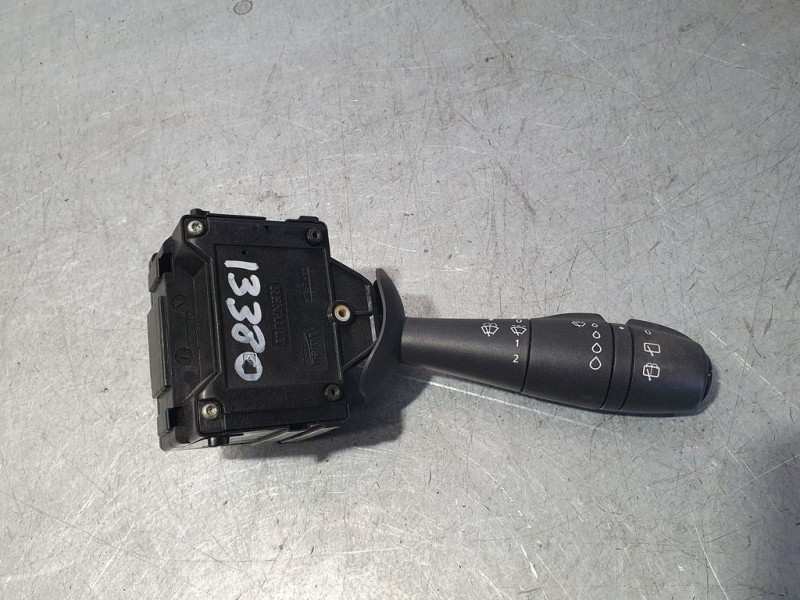 Recambio de mando limpia para renault captur dynamique referencia OEM IAM 8201168013  