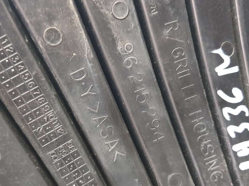 Recambio de rejilla delantera para daewoo lanos se referencia OEM IAM 96215294  