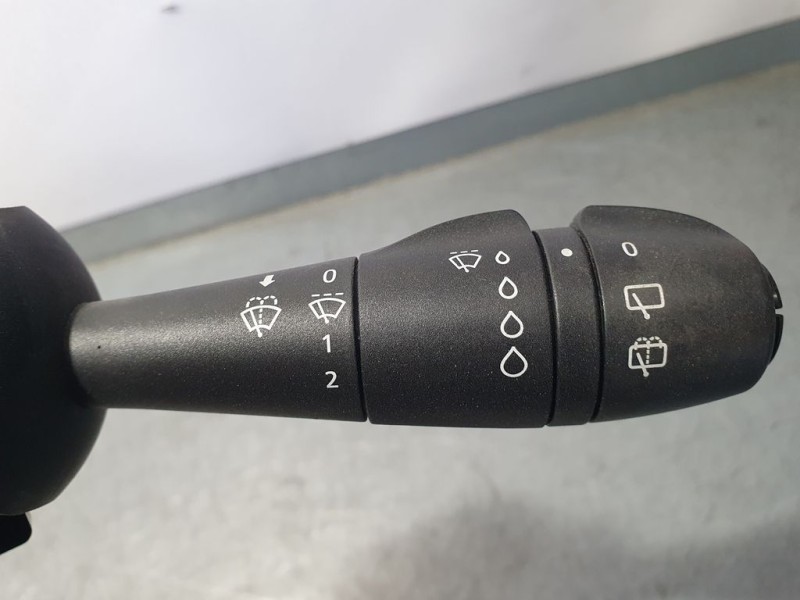 Recambio de mando limpia para renault captur dynamique referencia OEM IAM 8201168013  