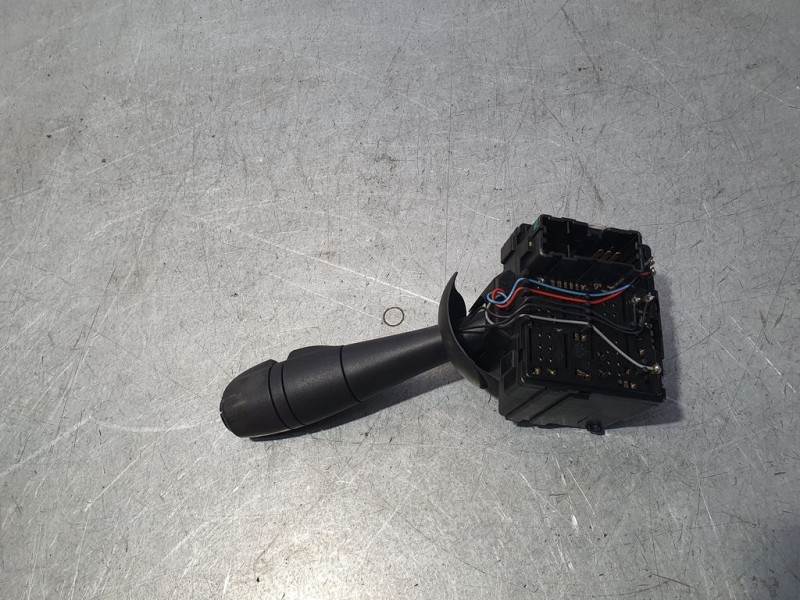 Recambio de mando limpia para renault captur dynamique referencia OEM IAM 8201168013  