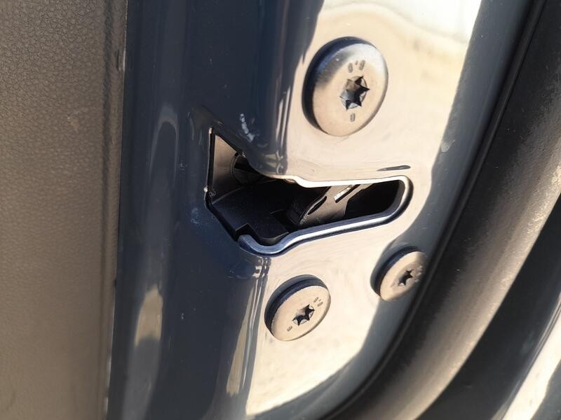 Recambio de cerradura puerta delantera derecha para renault captur ii (hf_) blue dci 115 (hfad) referencia OEM IAM 805024067R  