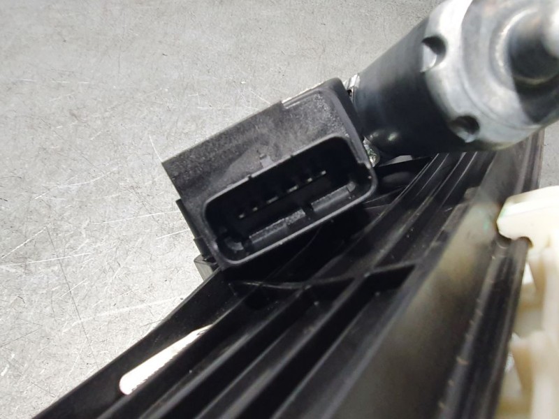 Recambio de elevalunas trasero derecho para ds 7 crossback be chic referencia OEM IAM 9830654080  ELECTRICO 6 PINS