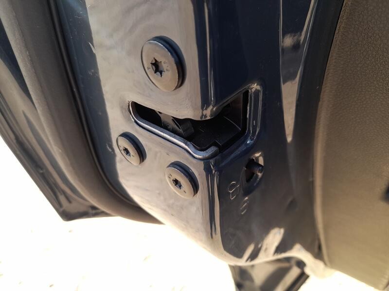 Recambio de cerradura puerta trasera izquierda para renault captur ii (hf_) blue dci 115 (hfad) referencia OEM IAM 825031538R  