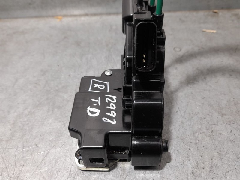 Recambio de cerradura puerta trasera derecha para ssangyong tivoli referencia OEM IAM 7132035001  4 PINES