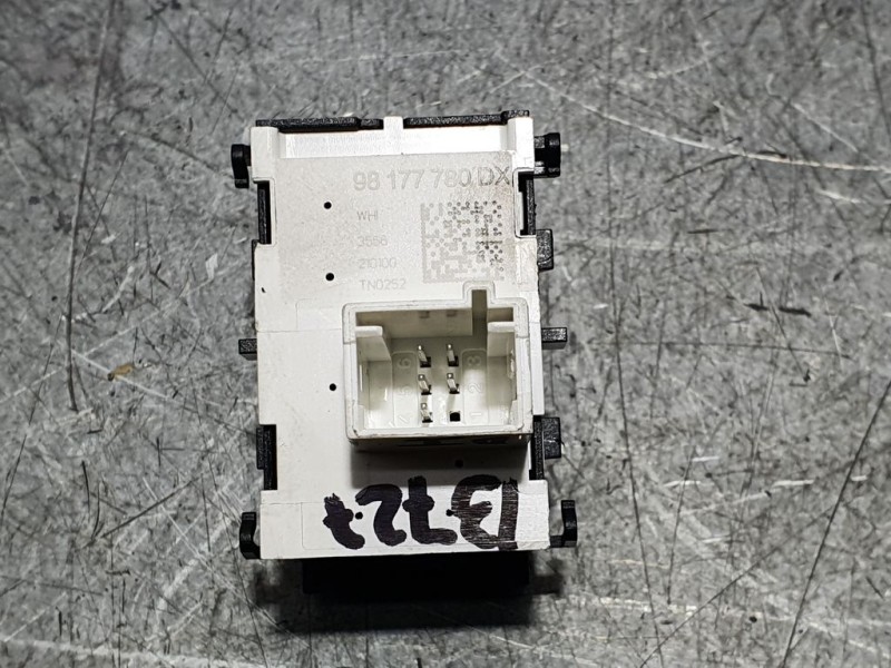 Recambio de mando elevalunas delantero izquierdo para ds 7 crossback be chic referencia OEM IAM 98177780DX  