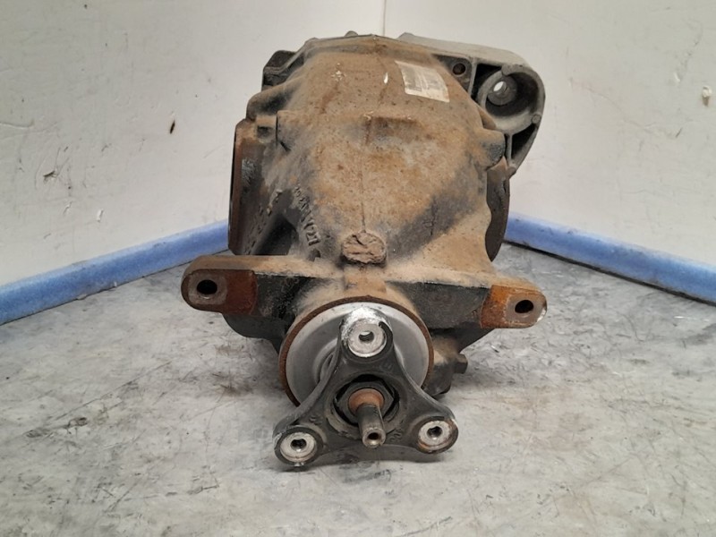Recambio de diferencial trasero para bmw serie 1 berlina (e81/e87) 118d referencia OEM IAM 7566169  3 TORNILLOS