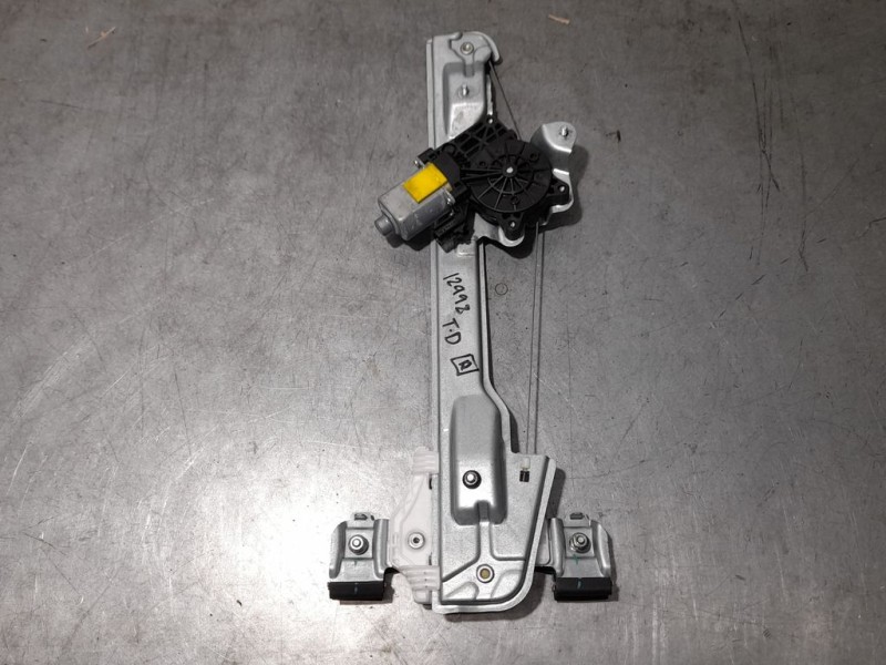 Recambio de elevalunas trasero derecho para ssangyong tivoli referencia OEM IAM SIN REF  ELÉCTRICO 2 PINES