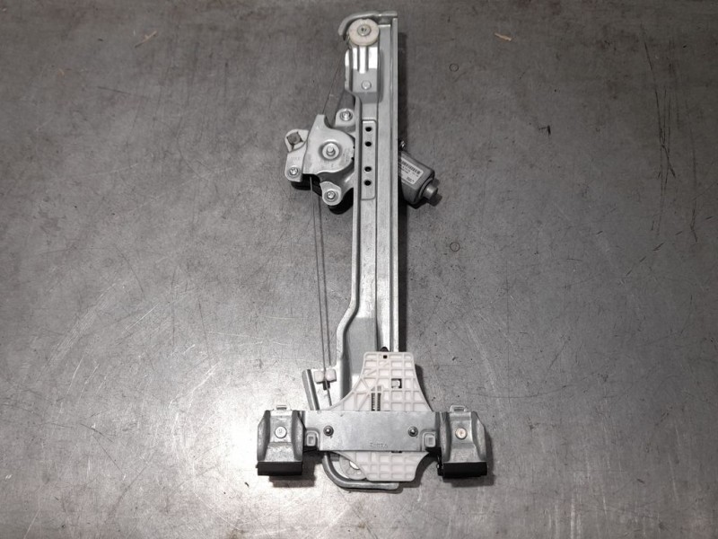 Recambio de elevalunas trasero derecho para ssangyong tivoli referencia OEM IAM SIN REF  ELÉCTRICO 2 PINES