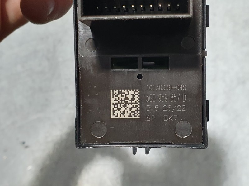 Recambio de mando elevalunas delantero izquierdo para volkswagen t-roc bluemotion referencia OEM IAM 5G0959857D 1013033904S 