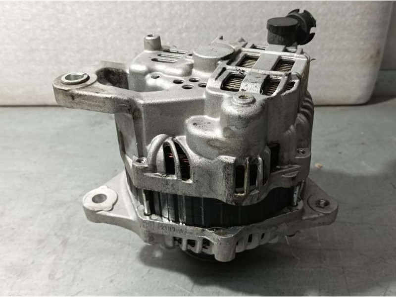 Recambio de alternador para nissan cabstar chasis cabina referencia OEM IAM CGB12681  