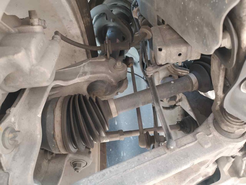 Recambio de transmision delantera derecha para jeep cherokee limited 4x2 referencia OEM IAM 68291658AD  