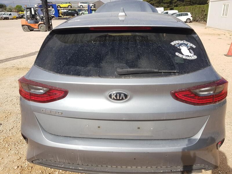 Recambio de porton trasero para kia ceed (cd) 1.0 t-gdi referencia OEM IAM 73700J7000  