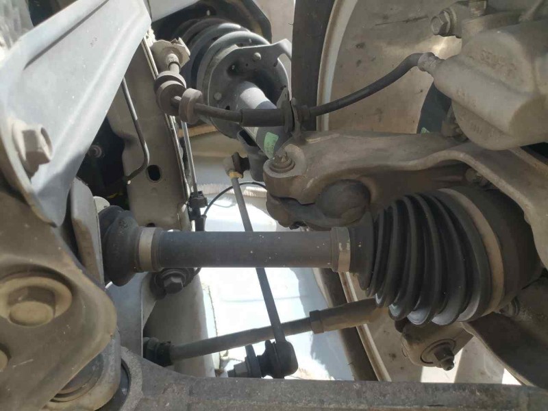 Recambio de transmision delantera izquierda para jeep cherokee limited 4x2 referencia OEM IAM 68239396AD  