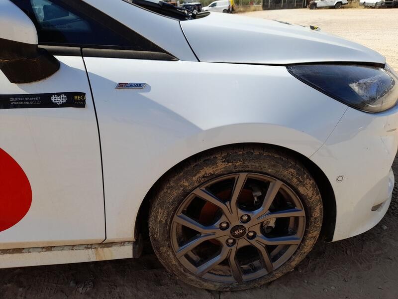 Recambio de aleta delantera derecha para ford fiesta vii (hj, hf) 1.0 ecoboost referencia OEM IAM 2400942  