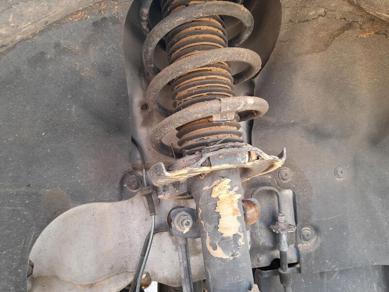 Recambio de amortiguador delantero derecho para ford fiesta vii (hj, hf) 1.0 ecoboost referencia OEM IAM 2329185  