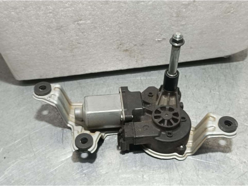 Recambio de motor limpia trasero para ssangyong tivoli referencia OEM IAM X101  