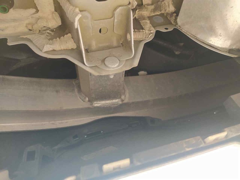 Recambio de refuerzo paragolpes trasero para jeep cherokee limited 4x2 referencia OEM IAM 68096078AB  