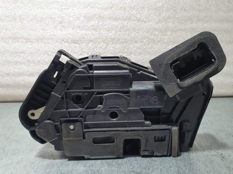 Recambio de cerradura puerta delantera derecha para volkswagen polo advance referencia OEM IAM B6A5TB837016A  7 PINES