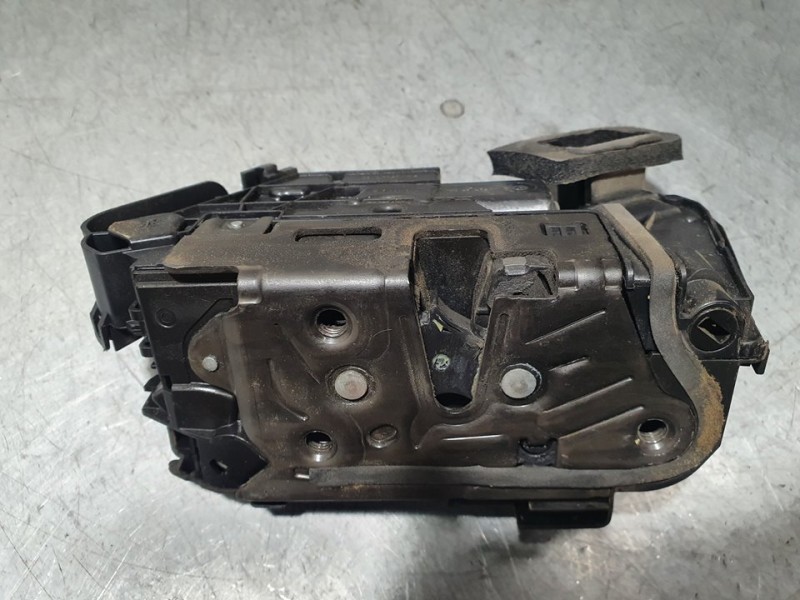 Recambio de cerradura puerta delantera derecha para volkswagen polo advance referencia OEM IAM B6A5TB837016A  7 PINES