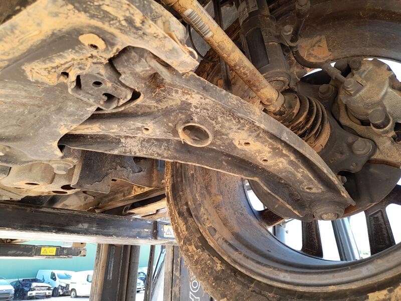 Recambio de brazo suspension inferior delantero izquierdo para ford fiesta vii (hj, hf) 1.0 ecoboost referencia OEM IAM 2337412 