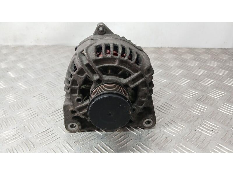 Recambio de alternador para renault clio iii dinamique referencia OEM IAM 8200390675 BOSCH 0124425037