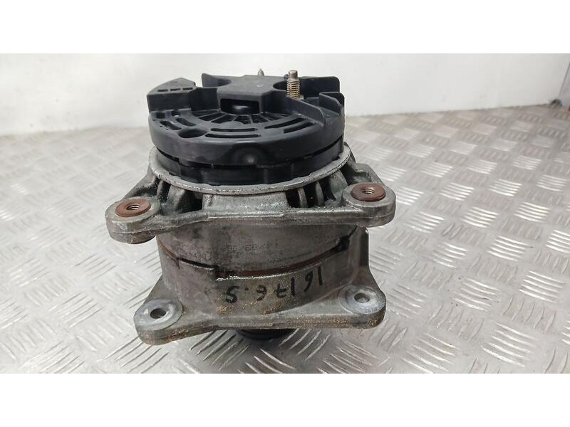 Recambio de alternador para renault clio iii dinamique referencia OEM IAM 8200390675 BOSCH 0124425037