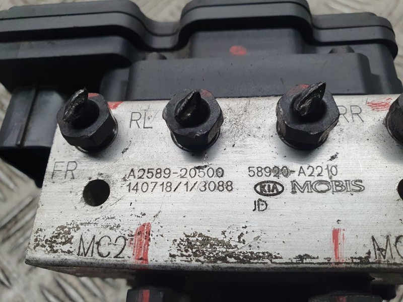 Recambio de abs para kia pro_cee´d ( ) gt referencia OEM IAM 58920A2210 A258920500 