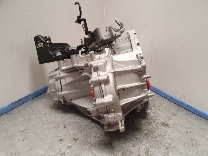 Recambio de caja cambios para hyundai i20 klass referencia OEM IAM BD72LB 581840 6VELOCIDADES